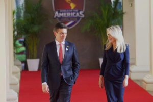 El Presidente Rodrigo Paz llega a la cumbre “Escudo de las Américas”