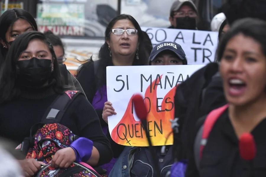 Mujeres en una marcha, en El Alto (Bolivia)