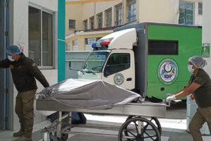 Efectivos policiales y peritos del IDIF