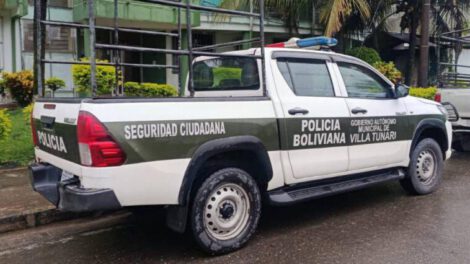 Un vehiculo de policia