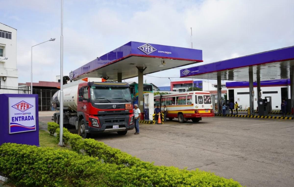 YPFB despachó 120.000 litros de gasolina este lunes para asegurar la normalidad en la venta de carburantes a libre demanda.