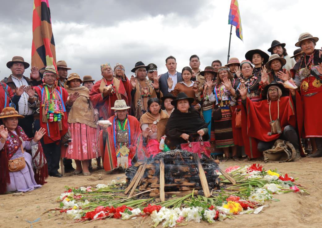 En el punto exacto del fatal accidente, se busca consolidar un altar en honor a los fallecidos.