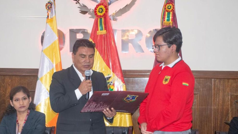 Gobernador y estudiante