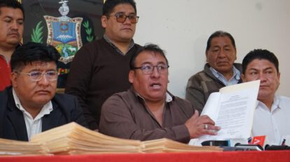 varias personas en conferencias