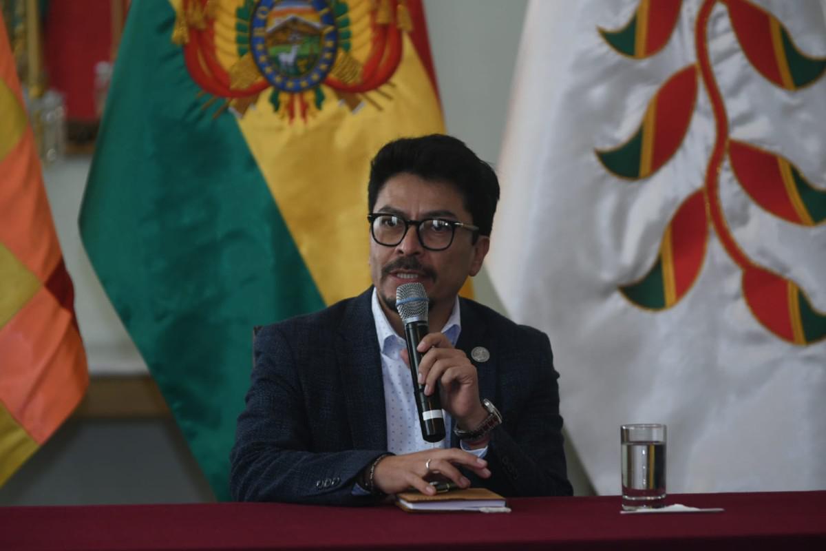 El ministro de Relaciones Exteriores, Fernando Aramayo, durante el anuncio oficial de la visita del monarca español en la ciudad de La Paz.