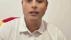 Edmand Lara en una transmisión en vivo