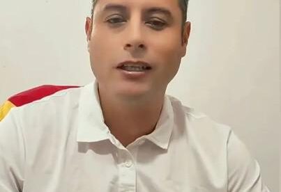 Edmand Lara en una transmisión en vivo