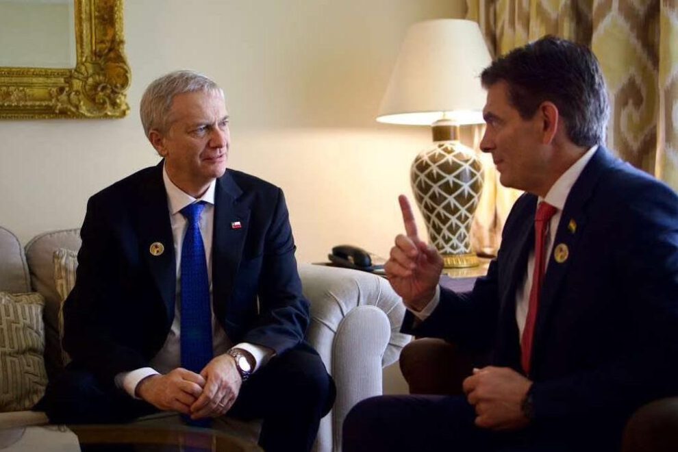 Rodrigo Paz junto a José Antonio Kast