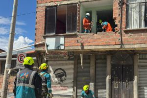 obreros en una construccion