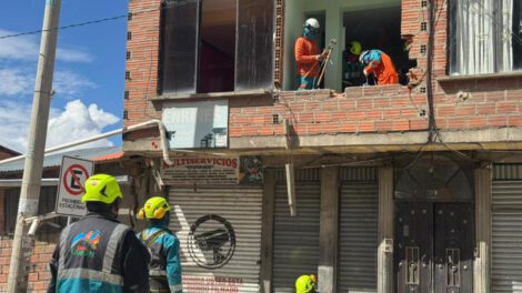 obreros en una construccion