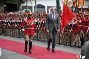 El Rey Felipe VI llegando al palacio de gobierno