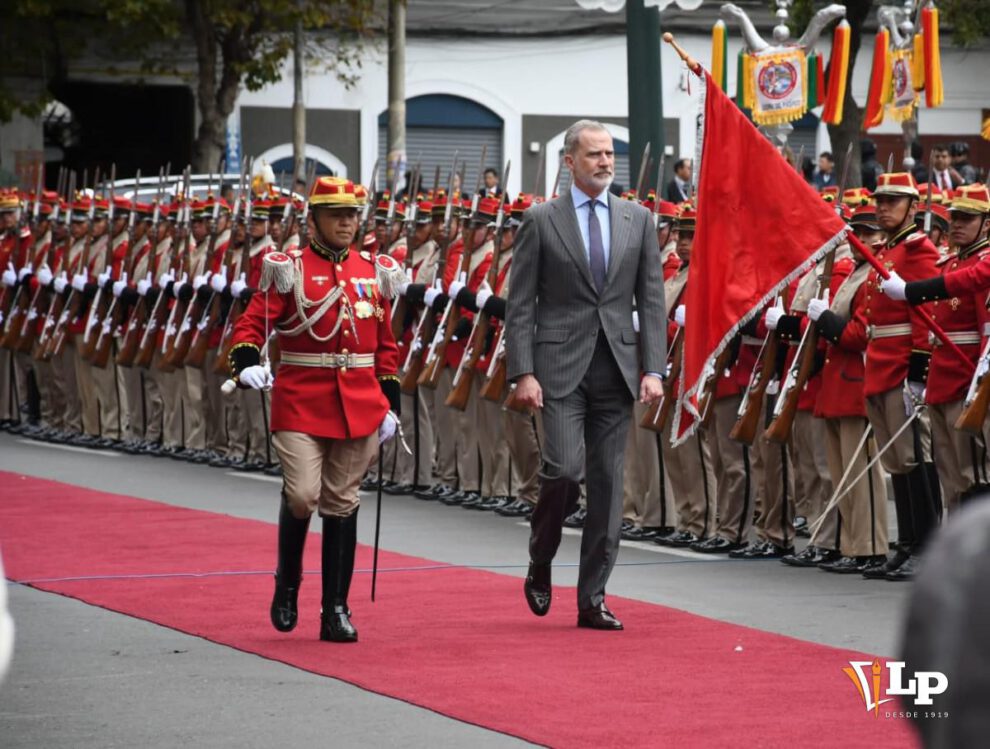 El Rey Felipe VI llegando al palacio de gobierno