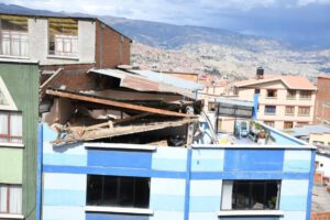 Tras la explosión se produjo fuego en el interior del inmueble