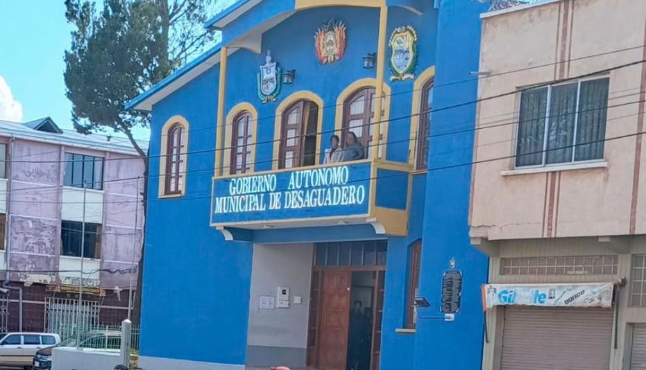 Una trabajadora municipal denunció al alcalde de Desaguadero por agresión sexual. El Ministerio Público ya presentó la imputación formal.