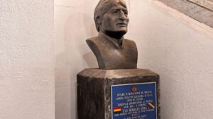 El busto de Evo Morales en el edificio Legislativo