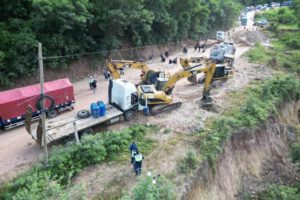 Las persistentes lluvias en Santa Cruz obligaron al cierre preventivo de la ruta a Abapó.