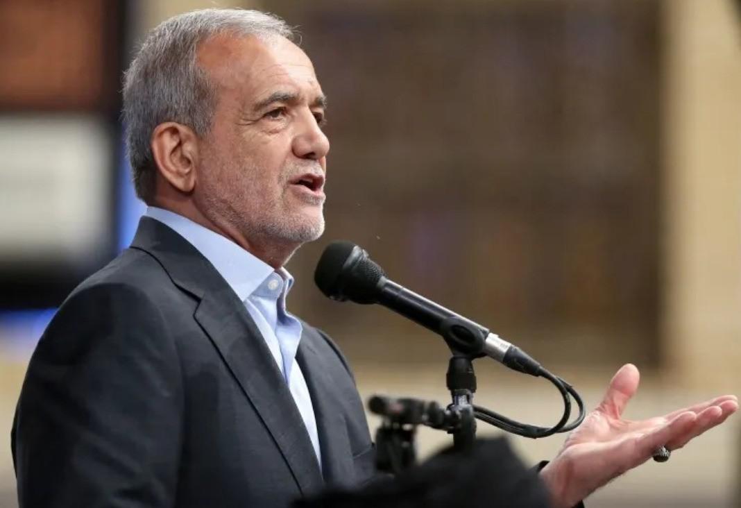 El presidente iraní, Masud Pezeshkian, durante su reciente interlocución con el gobierno de Egipto.