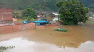 Más de 800 familias han sido afectadas por las inundaciones recientes.