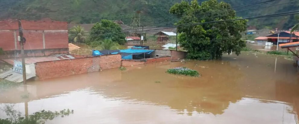 Más de 800 familias han sido afectadas por las inundaciones recientes.
