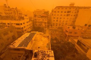 Una fuerte tormenta de arena azotó este sábado por la mañana la Franja de Gaza