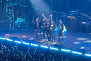 grupo de rock en concierto