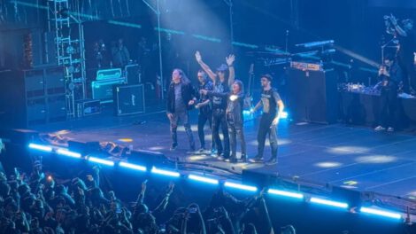 grupo de rock en concierto