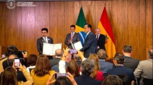 Bolivia refuerza sus lazos con sus cinco fronteras, priorizando la transferencia tecnológica y la innovación de la mano de Brasil.