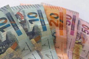 Billetes de 10, 20 y 50 bolivianos