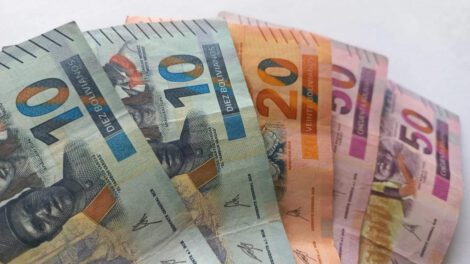 Billetes de 10, 20 y 50 bolivianos