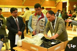 Armado de maletas electorales en Oruro