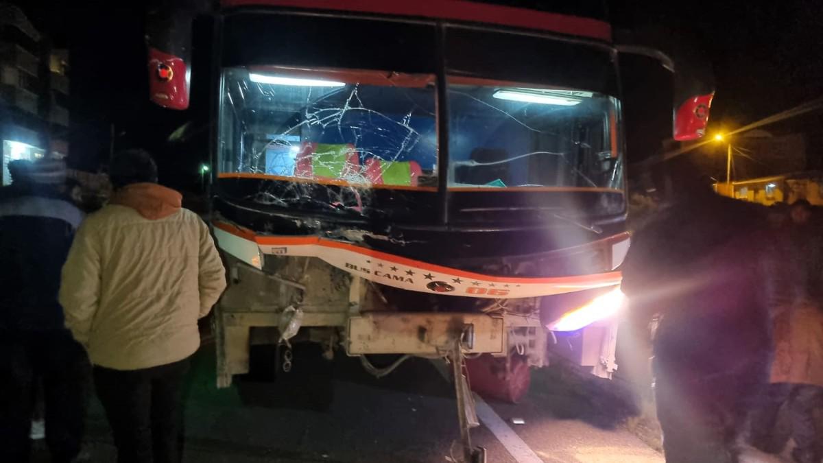 el motorizado quedo con el parabrisas averiado