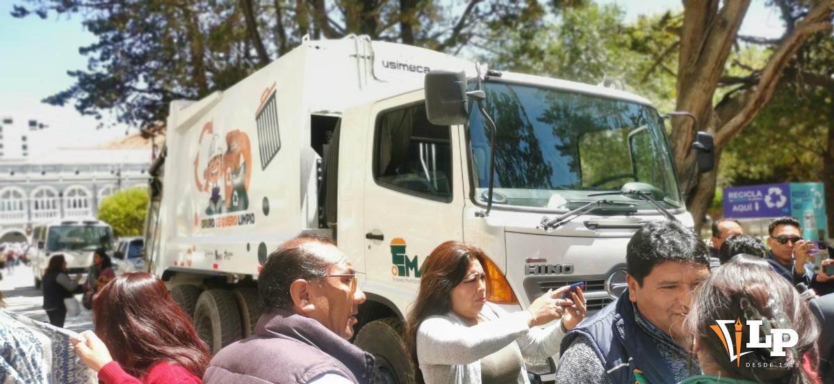 carro compactador de EMAO