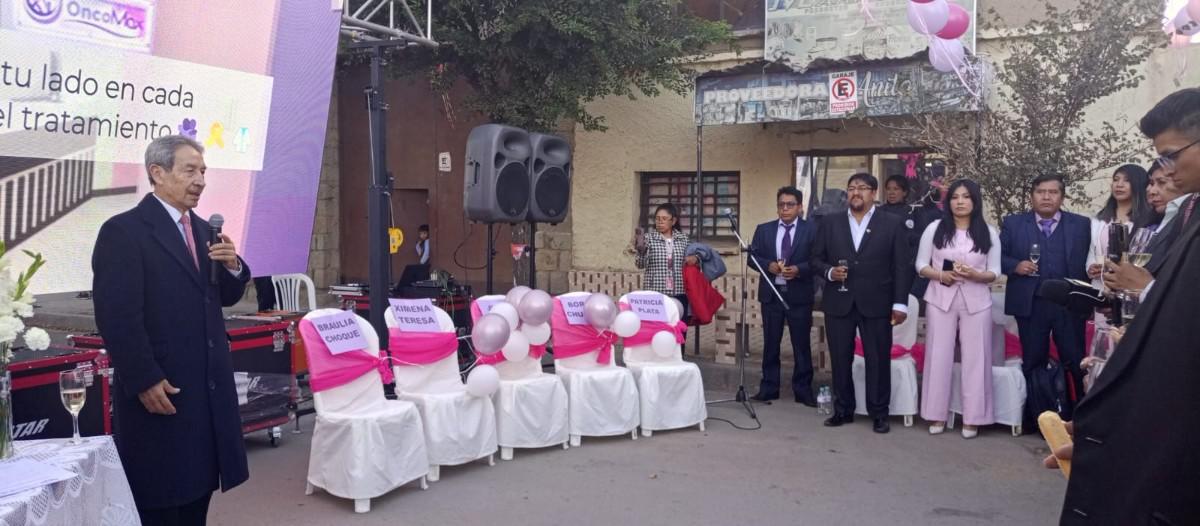 inauguración clínica oncológica en Oruro