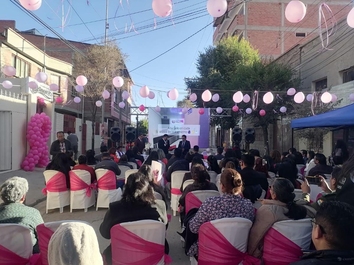 inauguración clínica oncológica en Oruro