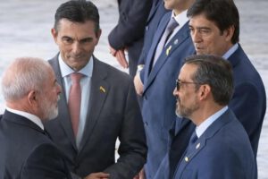 Camacho junto con Rodrigo Paz e Inacio Lula da Silva