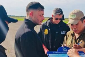 Marset siendo custodiado por efectivos de la Policía Boliviana y la DEA