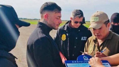 Marset siendo custodiado por efectivos de la Policía Boliviana y la DEA