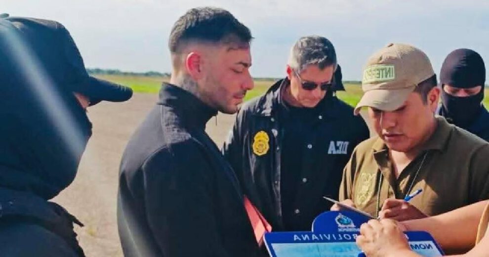 Marset siendo custodiado por efectivos de la Policía Boliviana y la DEA