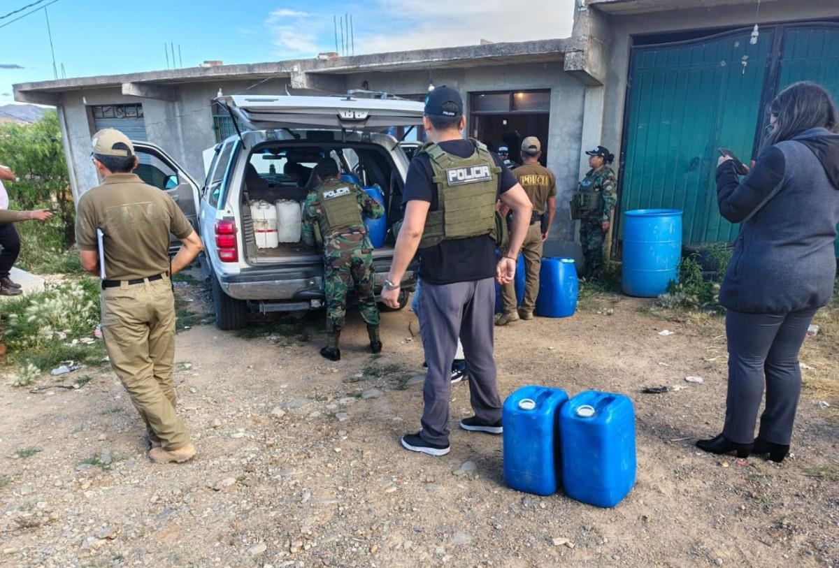 El combustible recuperado fue entregado a YPFB Chuquisaca en cumplimiento de la Ley 100 de Desarrollo y Seguridad de las Fronteras.