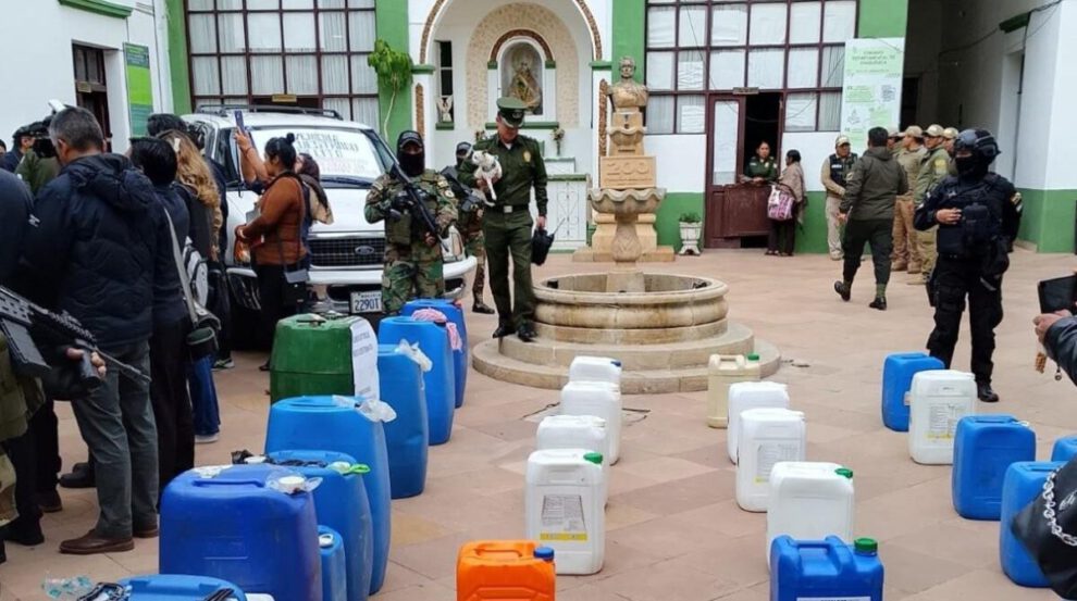 Incautan más de 841 litros de gasolina destinados al mercado negro.