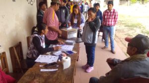 varias personas en fila