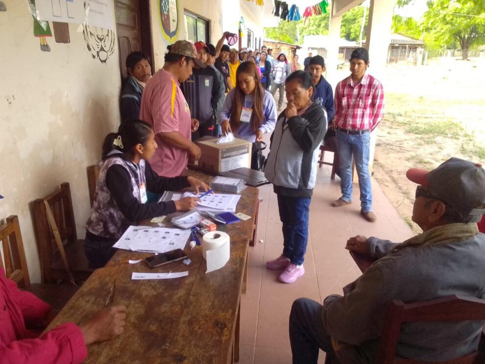 varias personas en fila