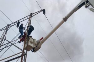 Momento del rescate de la fémina