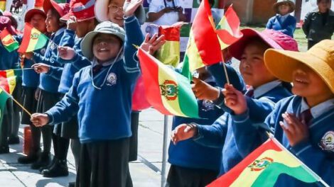 Estudiantes durante el Dia del Mar