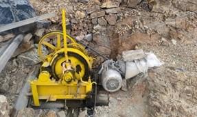 El generador (motor negro/amarillo)