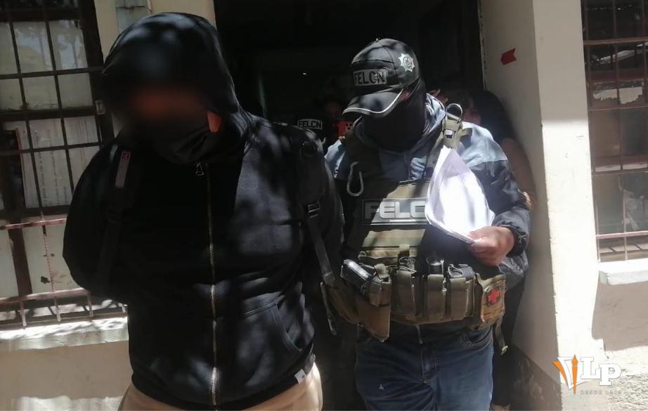 el hombre es trasladado a celdas policiales