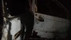 Auto calcinado tras asesinato de un motociclista