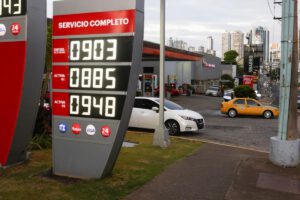 un letrero de combustible