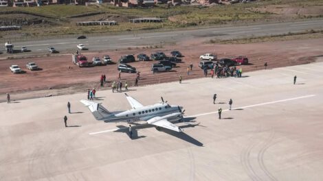 Primer aterrizaje en el aeropuerto Capitán Rojas, Potosí