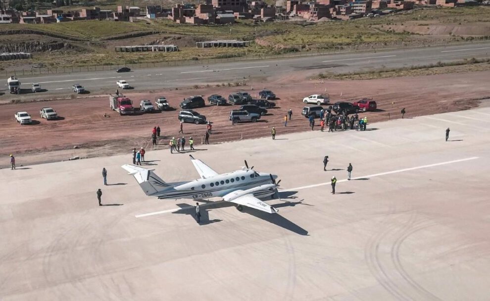 Primer aterrizaje en el aeropuerto Capitán Rojas, Potosí